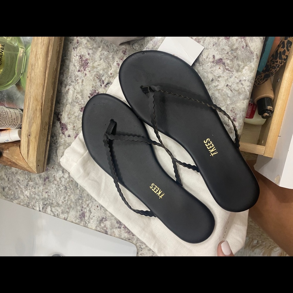 Tkee sandals